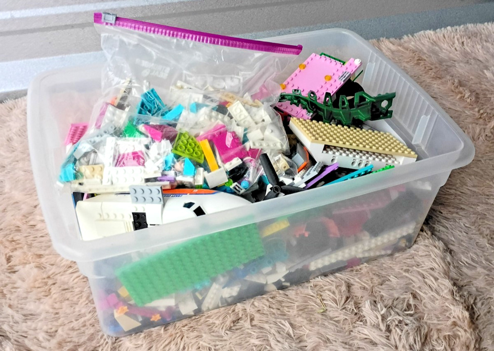 Mixed LEGO Building Blocks Lot with Partial Airplane & Friends Pieces – Approx.